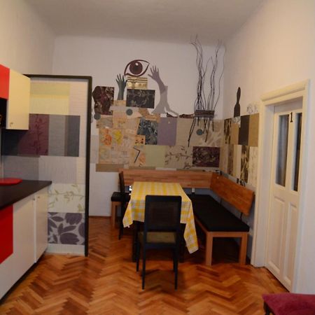 Hostel PanGeea Sibiu Cameră foto